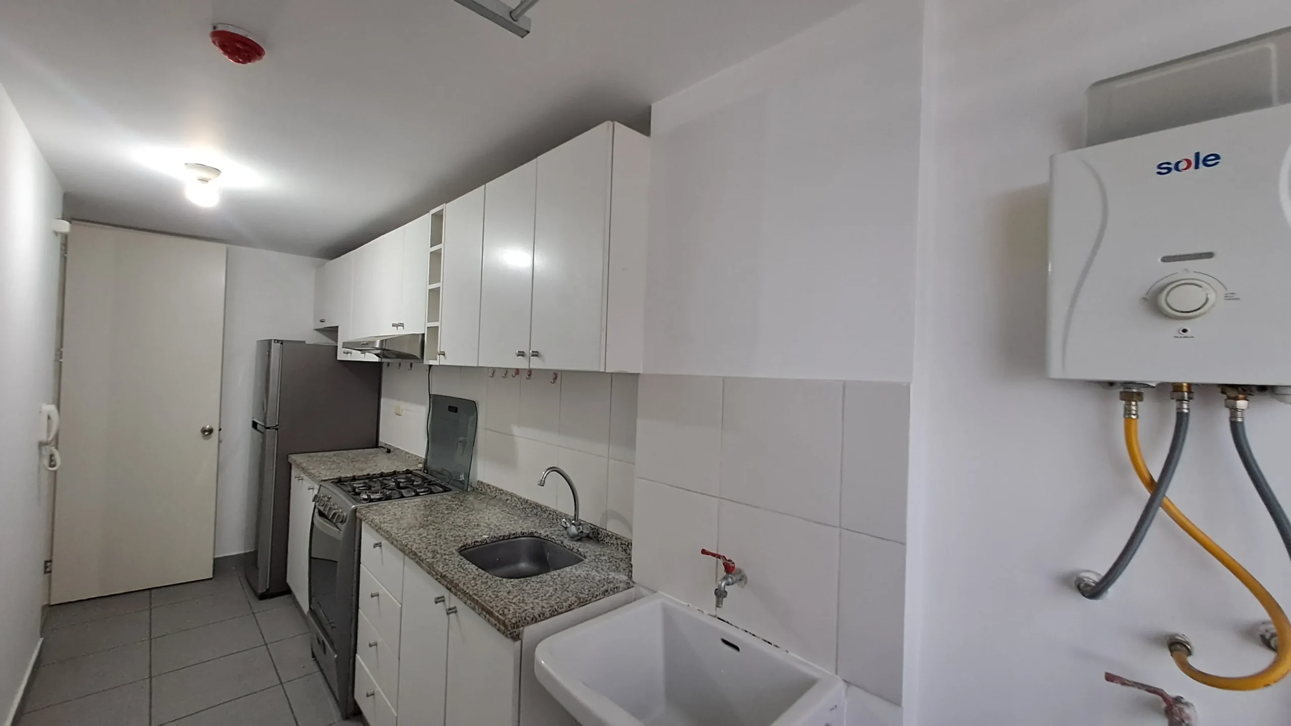 Departamento semiamoblado de 3 dormitorios en Breña